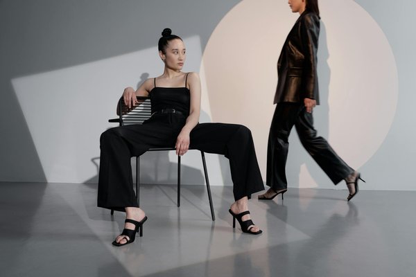 Top Techniques for Keeping Curly Hair Frizz-Free During Rainy UK Weather